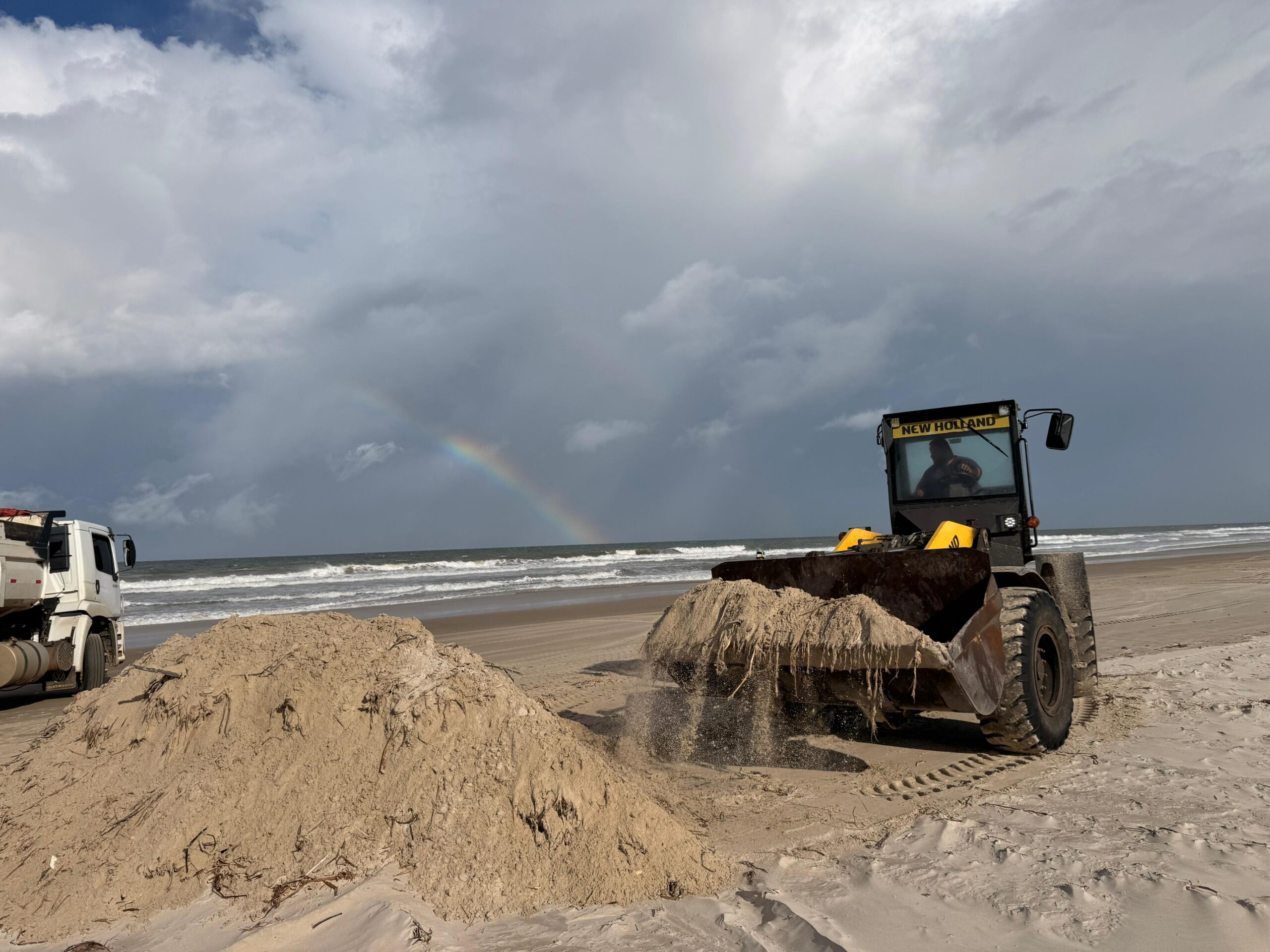 Prefeitura de Ilhéus inicia limpeza das Praias da Zona Norte para proteger tartarugas marinhas