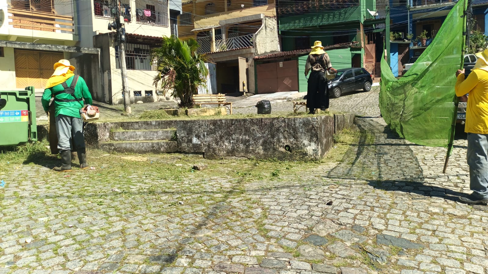 Prefeitura de Ilhéus realiza roçagem na região da Piqueira até o Alto Belmonte