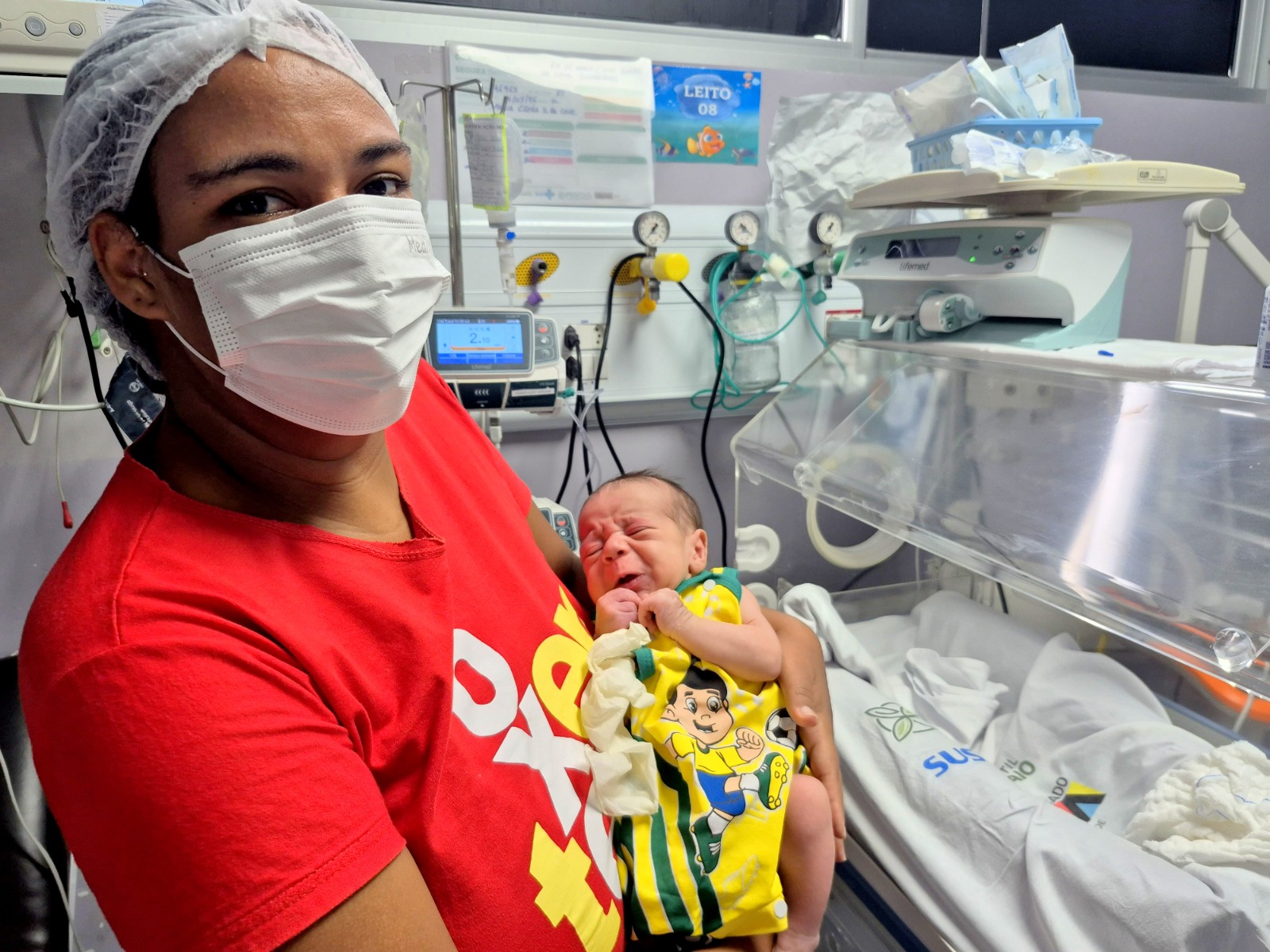 Clima de Copa do Mundo toma conta dos recém-nascidos do Hospital Materno-Infantil Dr. Joaquim Sampaio, em Ilhéus