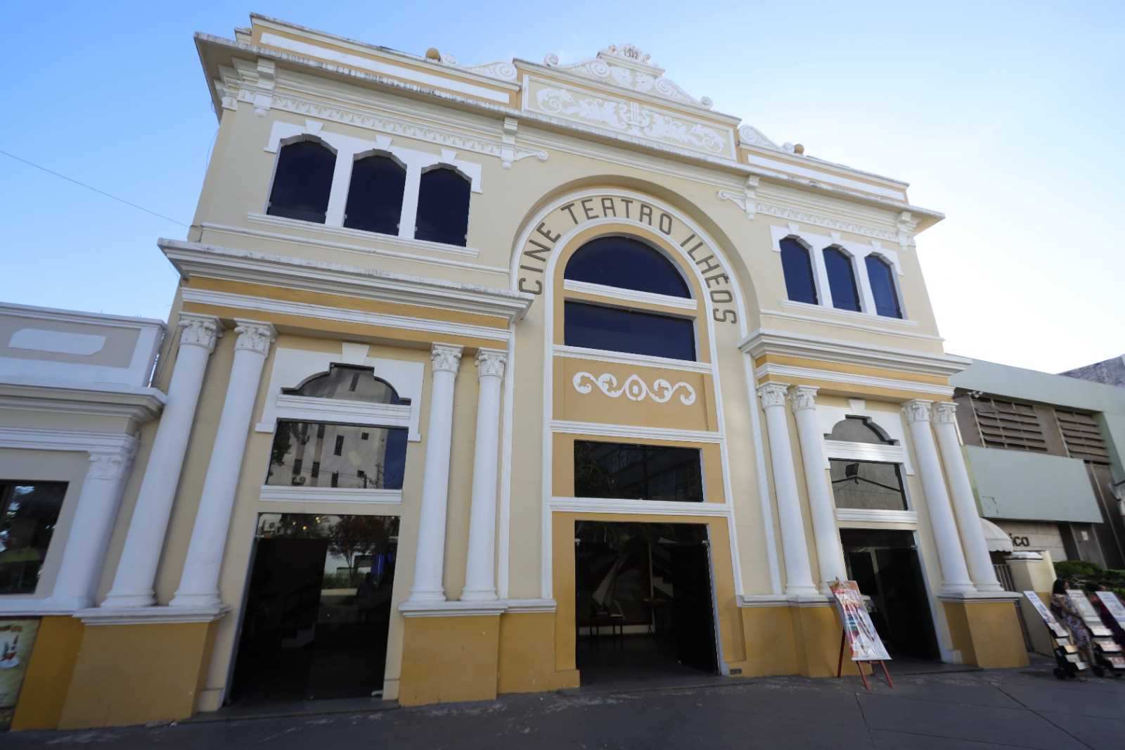 Projeto Cinema na Praça promove sessões gratuitas e debate sobre filmes em Ilhéus