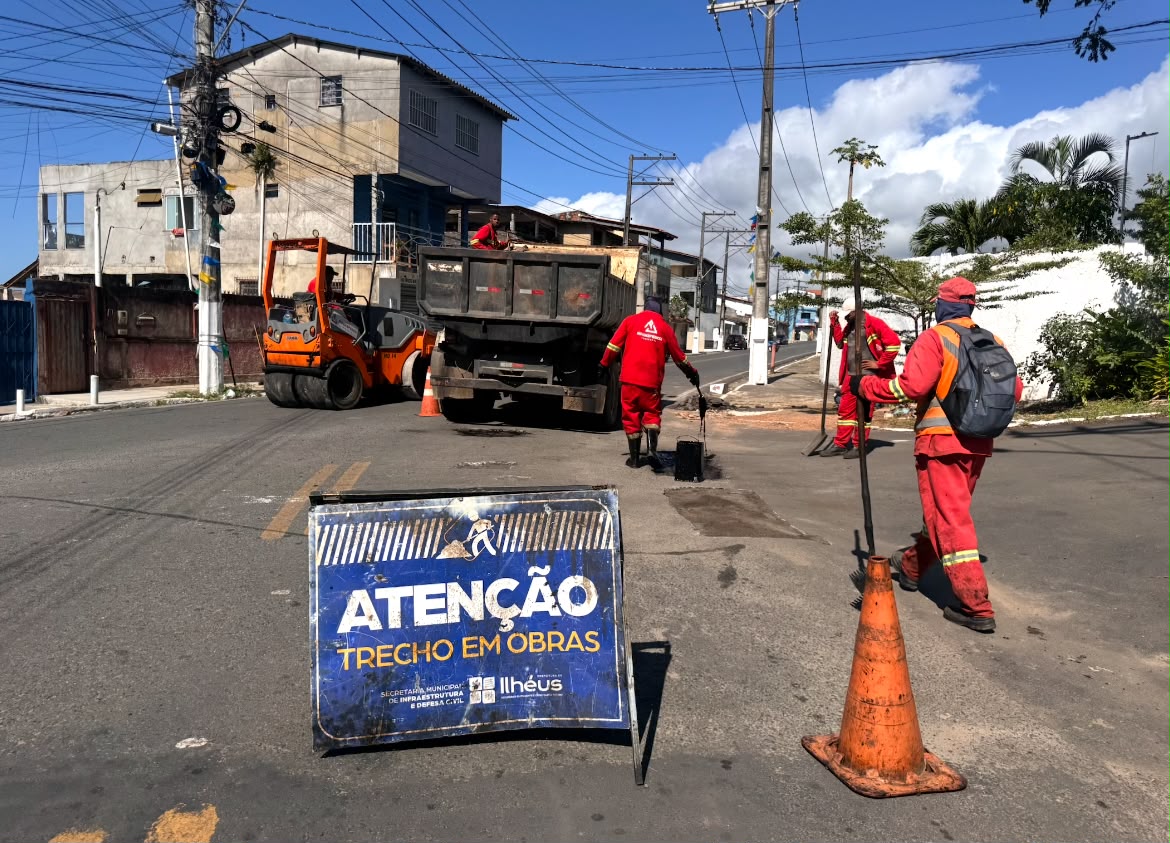 Alto da Conquista recebe recuperação de trechos com operação tapa-buraco